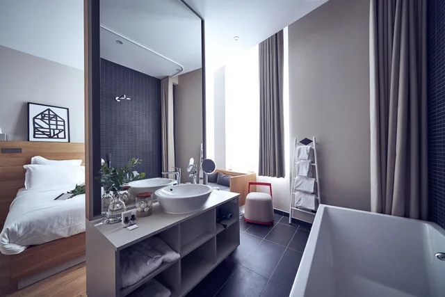 غرفة سيغنتشر بسرير كوين بحوض استحمام، MAISON NO 5/10