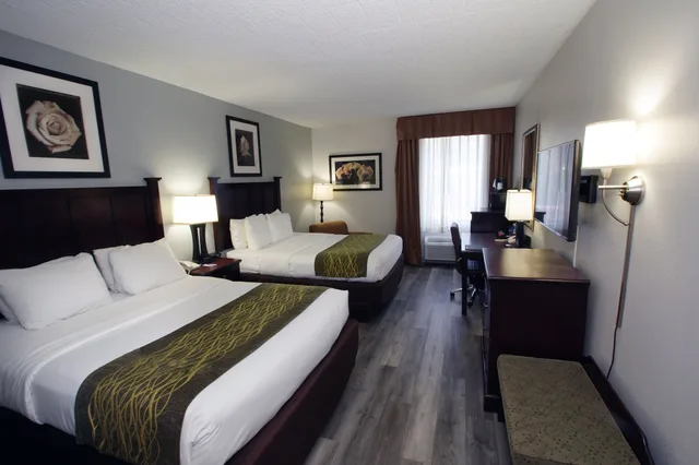 غرفة قياسية بسريرين كوين، Best Western Paramus Hotel & Suites 2/9