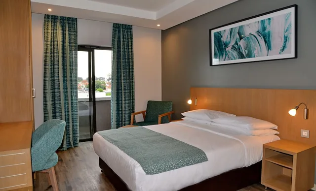 غرفة بسرير كوين لذوي الإعاقة، City Lodge Hotel Maputo 3/6