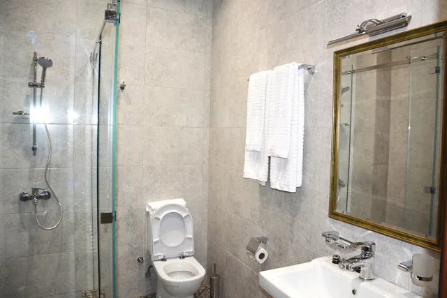 غرفة ديلوكس بسريرين منفصلين بإطلالة على المدينة، Eleon Boutique Hotel 5/6