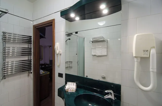 غرفة قياسية ثلاثية بسرير مزدوج وسرير فردي، Hotel Rex 9/10