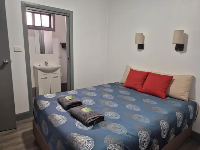 استوديو بسرير كوين، Broken Hill Tourist Lodge 1/9