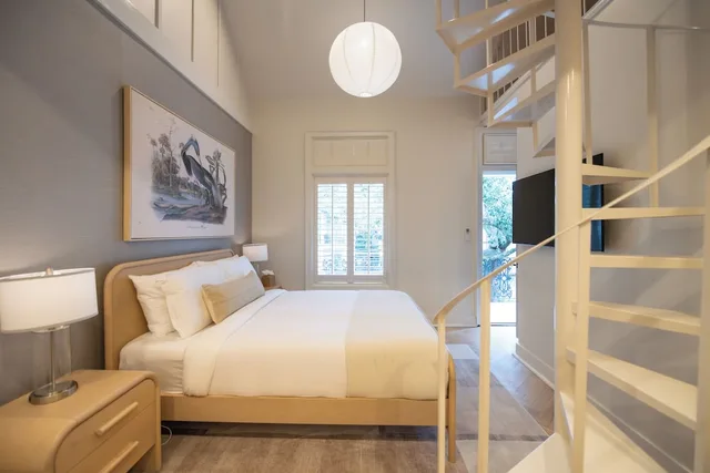 غرفة ديلوكس بسرير كوين وسريرين منفصلين، The Garden District Hotel 5/8