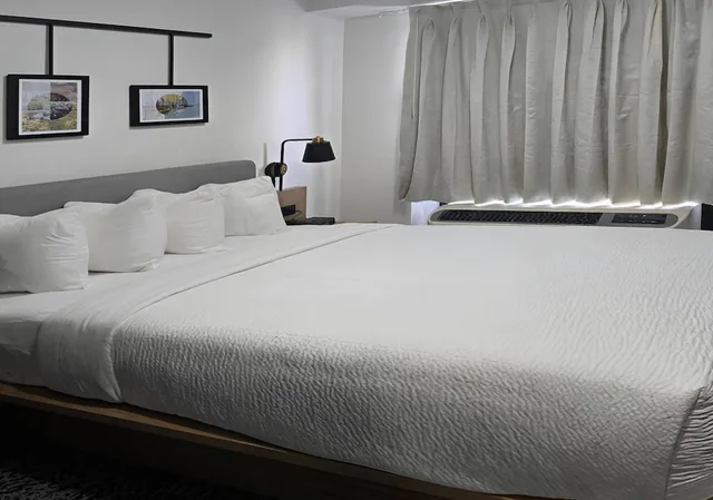 غرفة قياسية بسرير كينج، Sleep Inn Brooklyn, NY 1/4