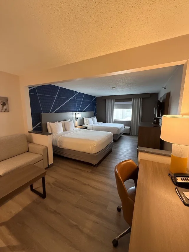 جناح بسريرين كوين مع أريكة، Comfort Suites Lincoln North 6/10