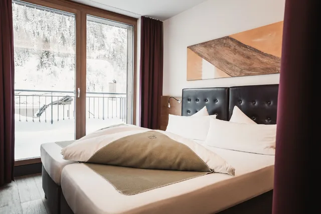 غرفة شهر العسل بسرير مزدوج بإطلالة على الجبل بشرفة، ANTHONY'S LIFE&STYLE HOTEL 1/2
