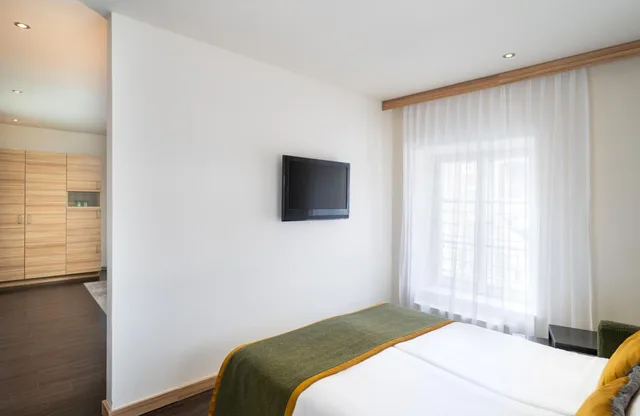 جناح رباعي مع أريكة، Leonardo Boutique Hotel Salzburg Gablerbrau 7/10