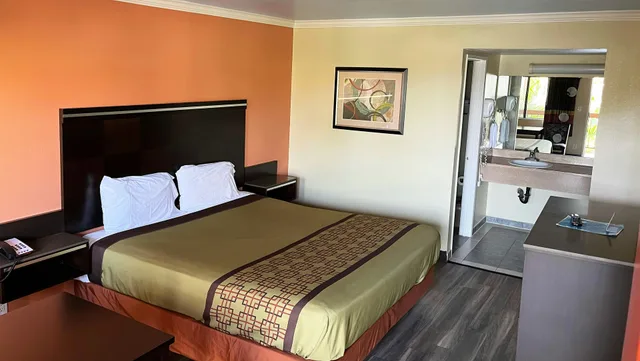 Room, King Bed, Rivera Motel 1/5