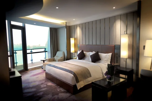 غرفة بريميوم بسرير كينج بشرفة، Intercontinental Changsha 2/8