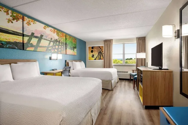 Standard, Single, 2 Queen Beds، Days Inn By Wyndham Hershey 1/5