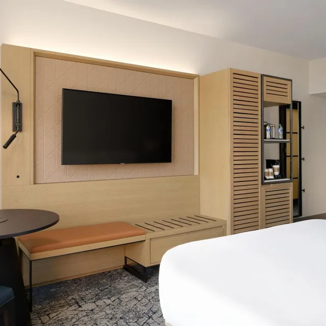 Guest Room, 2 Queen Beds, Club Floor, High Floor، Sheraton Park Hotel at the Anaheim Resort 10/10