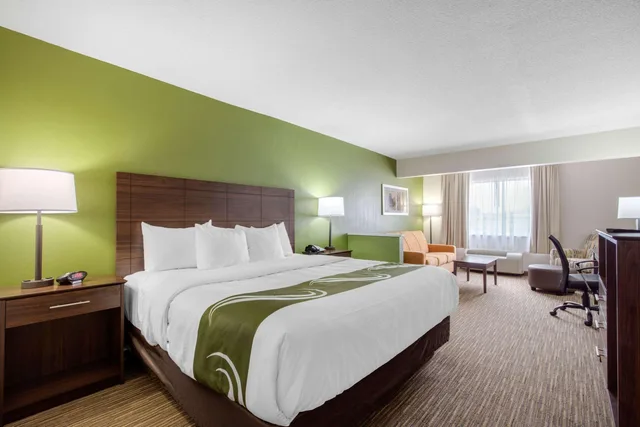 Upgrade, Suite, King Bed، Quality Inn & Suites Mountain Home North 1/2
