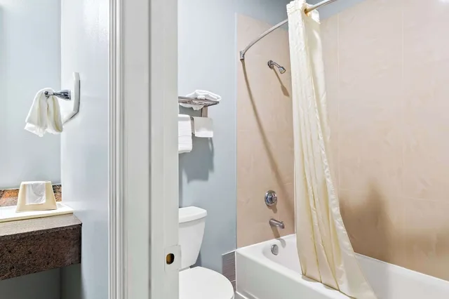 غرفة قياسية بسريرين مزدوجين، Econo Lodge Inn & Suites Channelview - Houston East 2/2