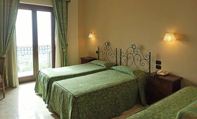 غرفة ثلاثية، Hotel Primavera Dell'etna 4/6