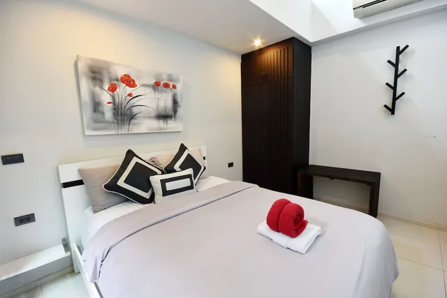 2 Bedrooms, Villa, King and Queen Bed, Beach Front، Villa Labaron 1/3