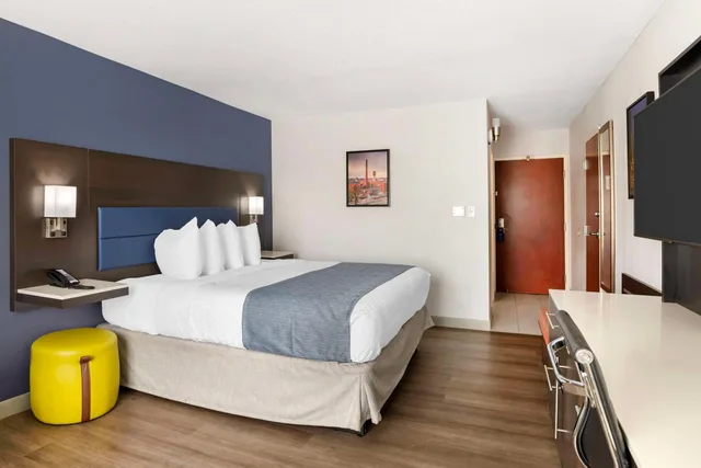جناح بسرير كينج بغرفة نوم واحدة مع أريكة، Best Western Premier Richmond City Gateway 8/10