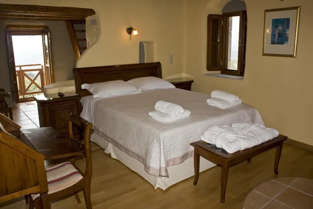 جناح تنفيذي، Pyrgos Petropoulaki 5/10