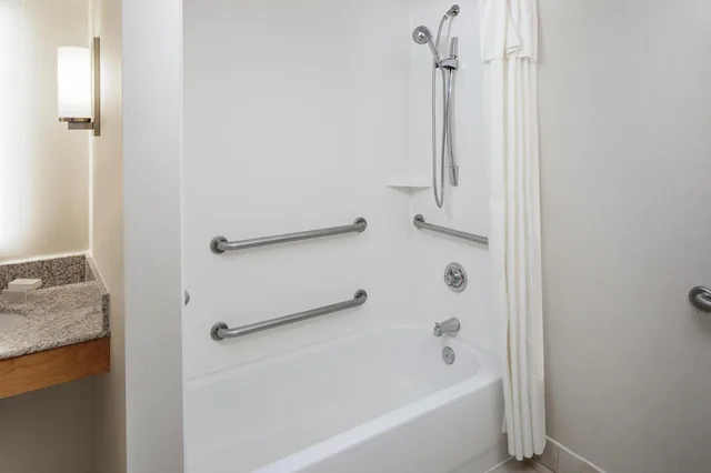 جناح بسريرين كوين بحوض استحمام لذوي الإعاقة، Homewood Suites By Hilton Albuquerque 3/3