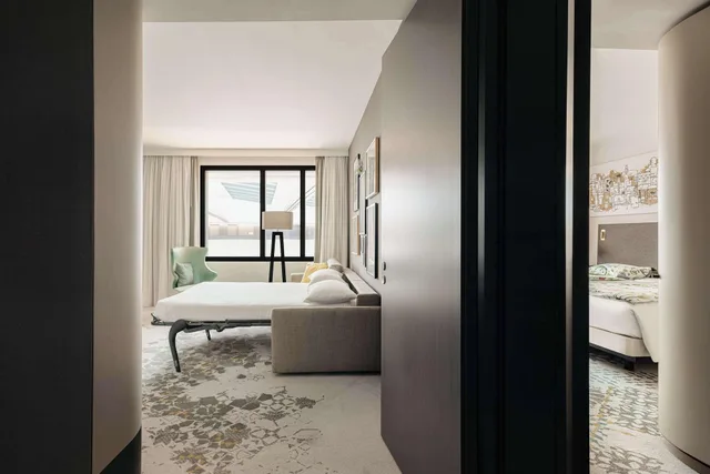 Connecting, Family Suite, Multiple Beds، Hilton Amsterdam Airport Schiphol 3/3