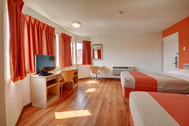 Room, 2 Double Beds, Smoking, Motel6 Wethersfield, CT - Hartford 2/2