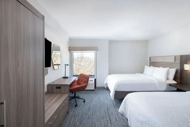 Standard, 2 Queen Beds, Holiday Inn Express Atlanta West Theme Park Area 5/7