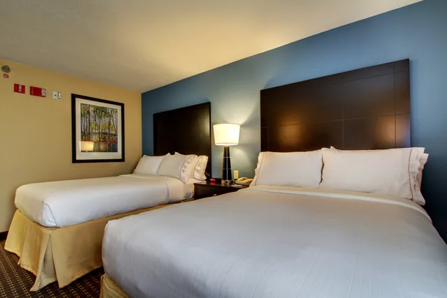 غرفة بسريرين مزدوجين، Holiday Inn Express Fort Campbell-Oak Grove 1/2