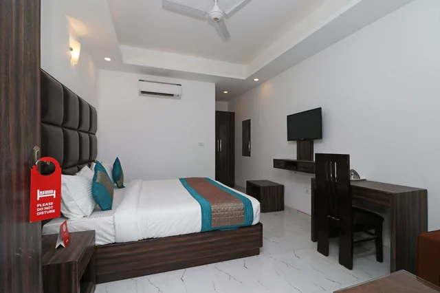 غرفة بريميوم بسرير كينج، Oyo 10274 Hotel Aamara 2/10