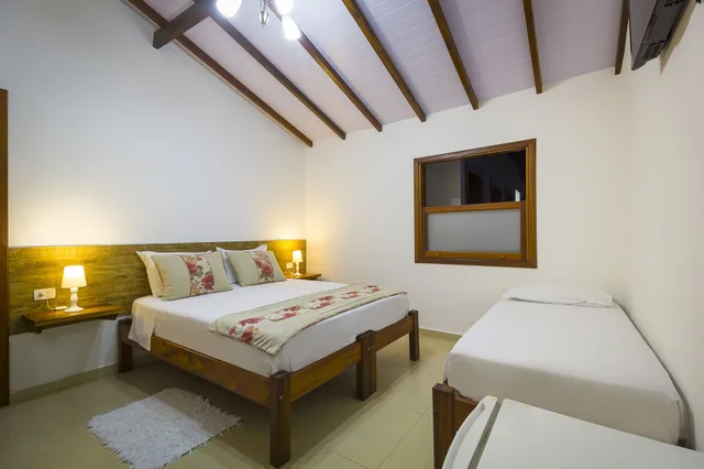 غرفة قياسية ثلاثية بسرير مزدوج وسرير فردي، POUSADA VILA DO PORTO 1/7