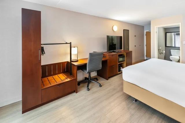 Room, Queen Bed, Comfort Inn Sudbury East 4/10