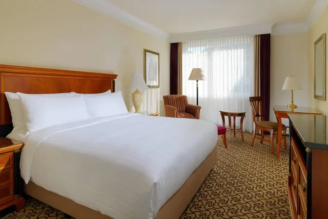 غرفة تنفيذية بسرير مزدوج مع دخول الصالة، Leipzig Marriott Hotel 1/6