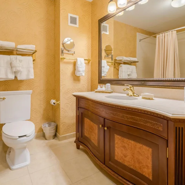 غرفة بسرير كينج لذوي الإعاقة، The Wildwood Hotel 6/7