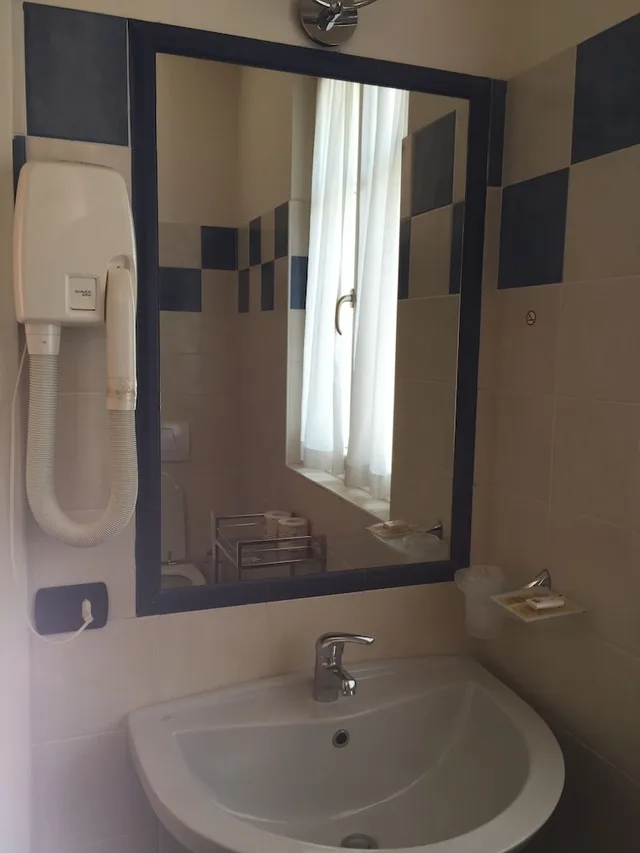 غرفة بسرير مزدوج بإطلالة على الجبل، Hotel Lario 3/3