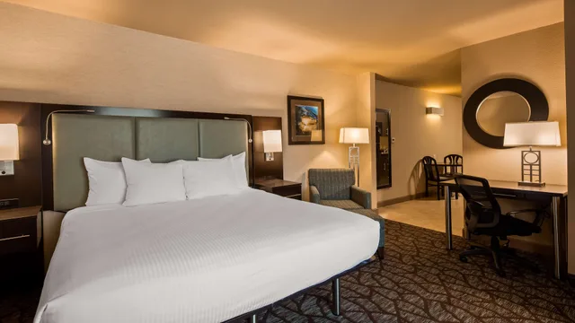 غرفة بمطبخ صغير، Best Western Plus Oceanside Palms 4/7