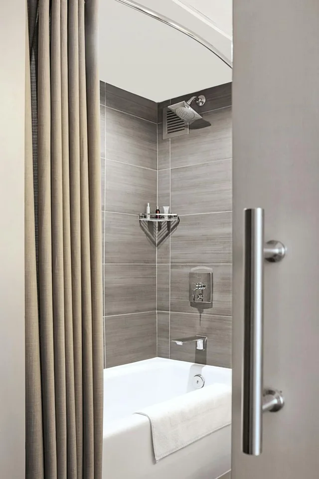 غرفة بسريرين مزدوجين بشرفة، Marriott Bethesda 6/7