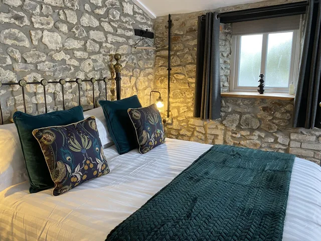Birch, Comfort, Suite, King Bed, Sofa، Monkton Court Hotel 4/4