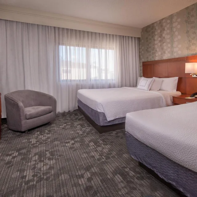 جناح بسريرين مزدوجين مع أريكة، Courtyard By Marriott Washington Dulles Airport Chantilly 1/3