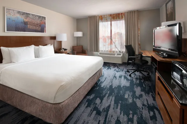 Room, King Bed, Accessible, Fairfield Inn Suites Fort Worth Fossil Creek 3/6