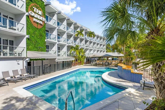 غرفة ديلوكس بسرير مزدوج، The Garden Hotel and Resort 2/2