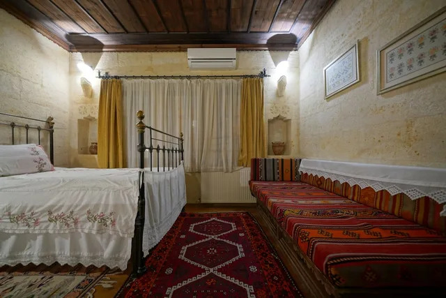 غرفة كومفورت ثلاثية بسرير كينج وسرير فردي مع أريكة، Selcuklu Evi Cave Hotel - Special Class 3/8