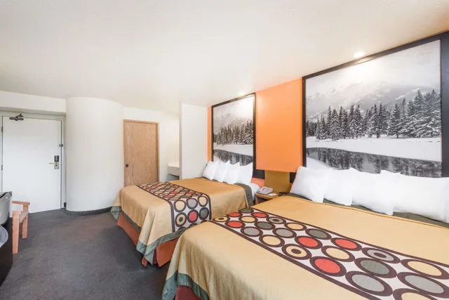 Room, 2 Double Beds, Super 8 by Wyndham Show Low 6/10