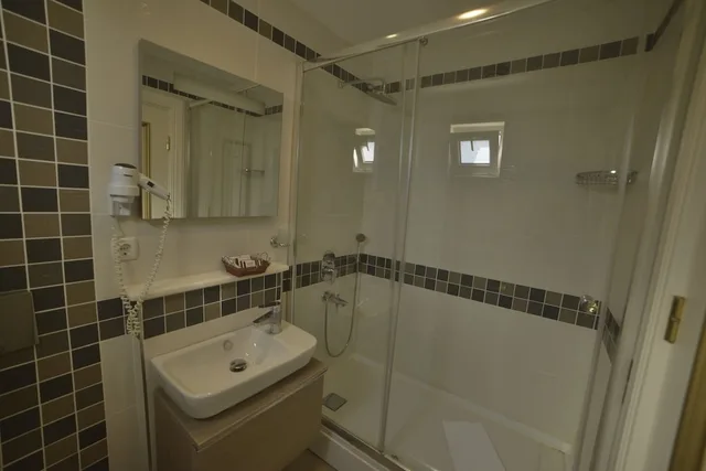 غرفة بسرير مزدوج أو سريرين منفصلين في الطابق الأرضي، Sarnic Premier Hotel 4/6