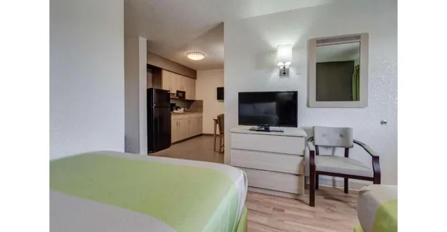 غرفة بسرير كوين بمطبخ، Studio6 El Paso, TX - East 3/6