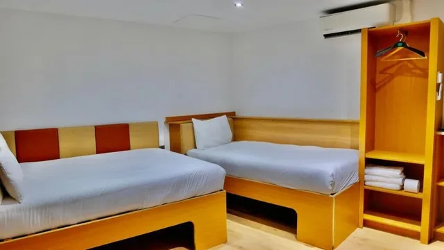 Semi Basement, Twin Beds, No Window, Ground Floor، Printworks Hotel 1/4