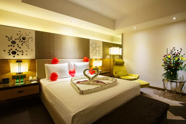 غرفة بسرير كينج بإطلالة على المدينة، Courtyard By Marriott Agra 1/10