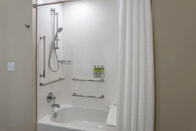 Suite, Queen Bed, Hawthorn Suites By Wyndham Fargo 4/4