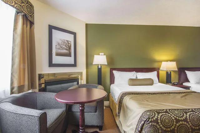 جناح بسريرين كوين، Econo Lodge Inn & Suites High Level, AB 3/5