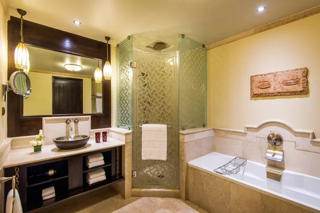 Deluxe, King Bed, Resort View، Sharq Village & Spa, a Ritz-Carlton Hotel 5/7