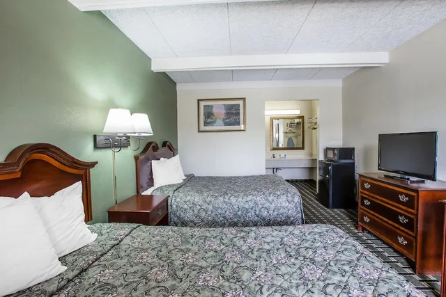 غرفة بسريرين كوين لذوي الإعاقة، Rodeway Inn Laurens SC 3/3
