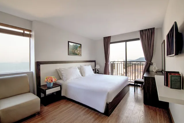 غرفة تنفيذية بسرير كينج بإطلالة على الجبل بحوض استحمام، An Vista Hotel 6/10