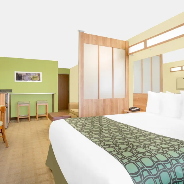 جناح استوديو بسرير كوين مع أريكة، Microtel Inn Suites By Wyndham Tuscumbia Muscle Shoals 3/10